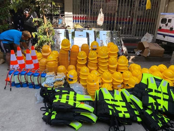 What project could build collective power and autonomy in your territory for the price of a $1400 check? 

A tool library? A shared hydraulic woodsplitter? A boatload of protest safety gear? What else? #1400Challenge