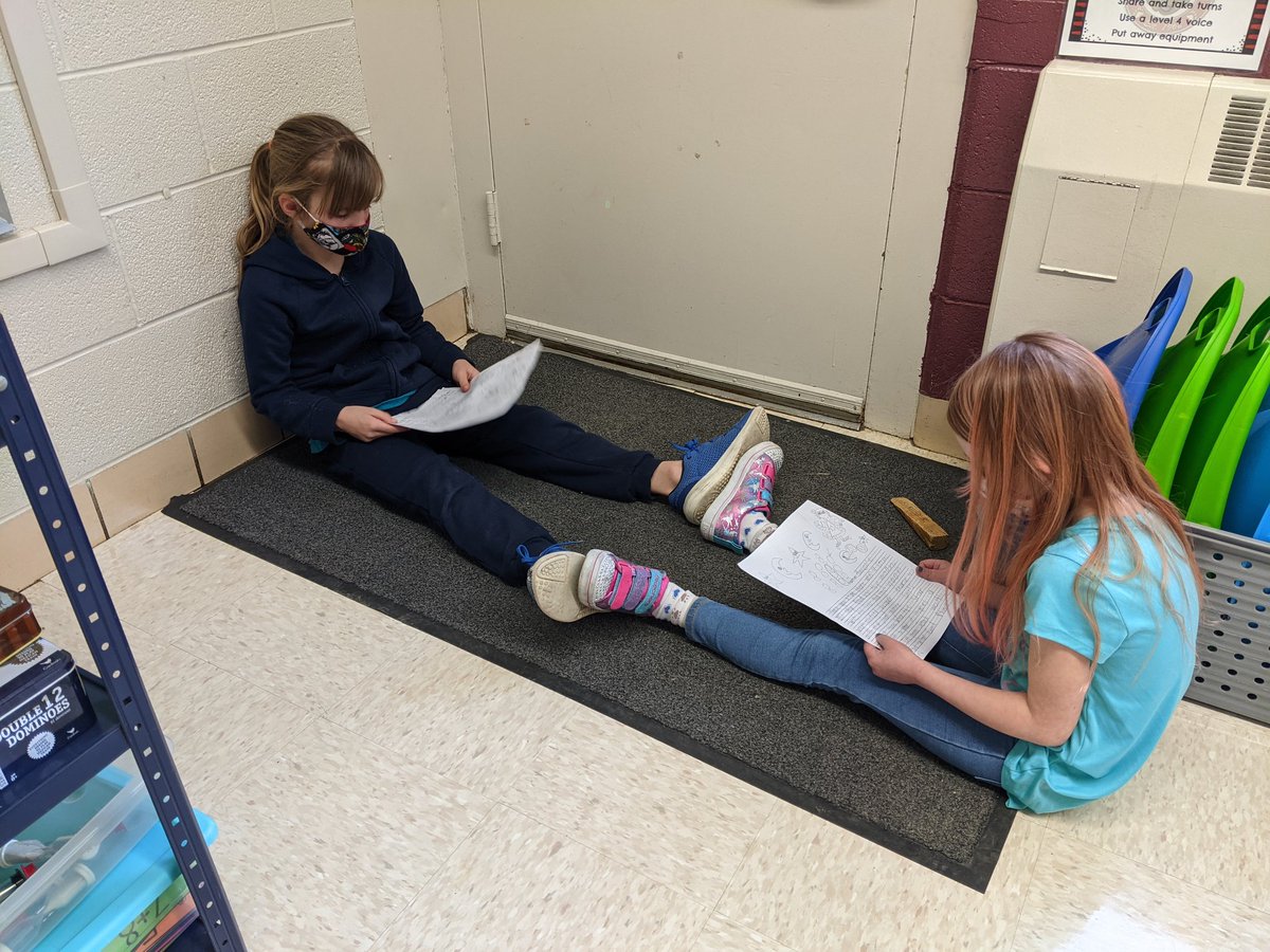 mrssalyersclass's tweet photo. Working with our writing buddies. These days we sit toe-to-toe instead of shoulder-to-shoulder!  ✏️📓 @mcps_va @MBESBears https://t.co/BmbSie5GZm
