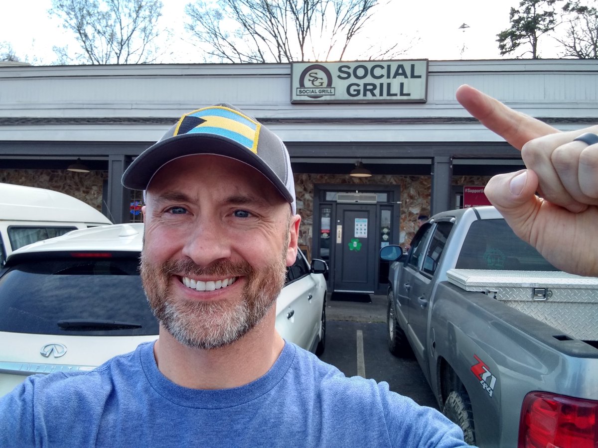 MattVaadi's tweet image. Happy to support one of our newest clients @SocialGrill. Their burgers are the bomb!! Check them out...