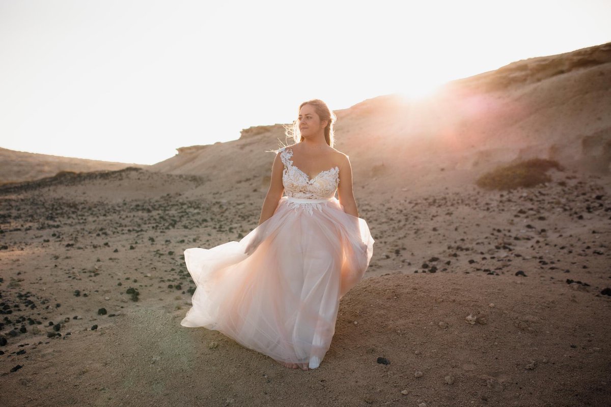 At home this weekend 😉 why not enjoy some weekend reading about why this beautiful 🇷🇴 couple chose #tenerife for their #postweddingphotoshoot 

licandroweddings.com/post/a-post-we…

📸 <a href="/juanlicandro/">J|Licandro</a> 
#licandroweddings @BloggerLS <a href="/BloggersTribe/">BloggersTribe</a> <a href="/BloggersHut/">Bloggers Hut ✨</a> <a href="/BloggingBabesRT/">Blogging Babes RT</a> <a href="/theclique_uk/">#theclqrt for retweets</a>