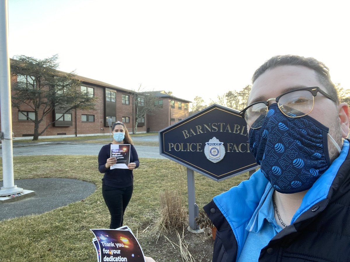 Thanking and inviting our local First Responders to our weekly FirstNet Fridays! #weserveyou #FirstNet #TeamHyannis <a href="/keroninc/">Keron Incarnato</a> <a href="/JPotter24/">Jason Potter</a> <a href="/JessyMBenitez/">Jessy Benitez</a> @Rogerio_att