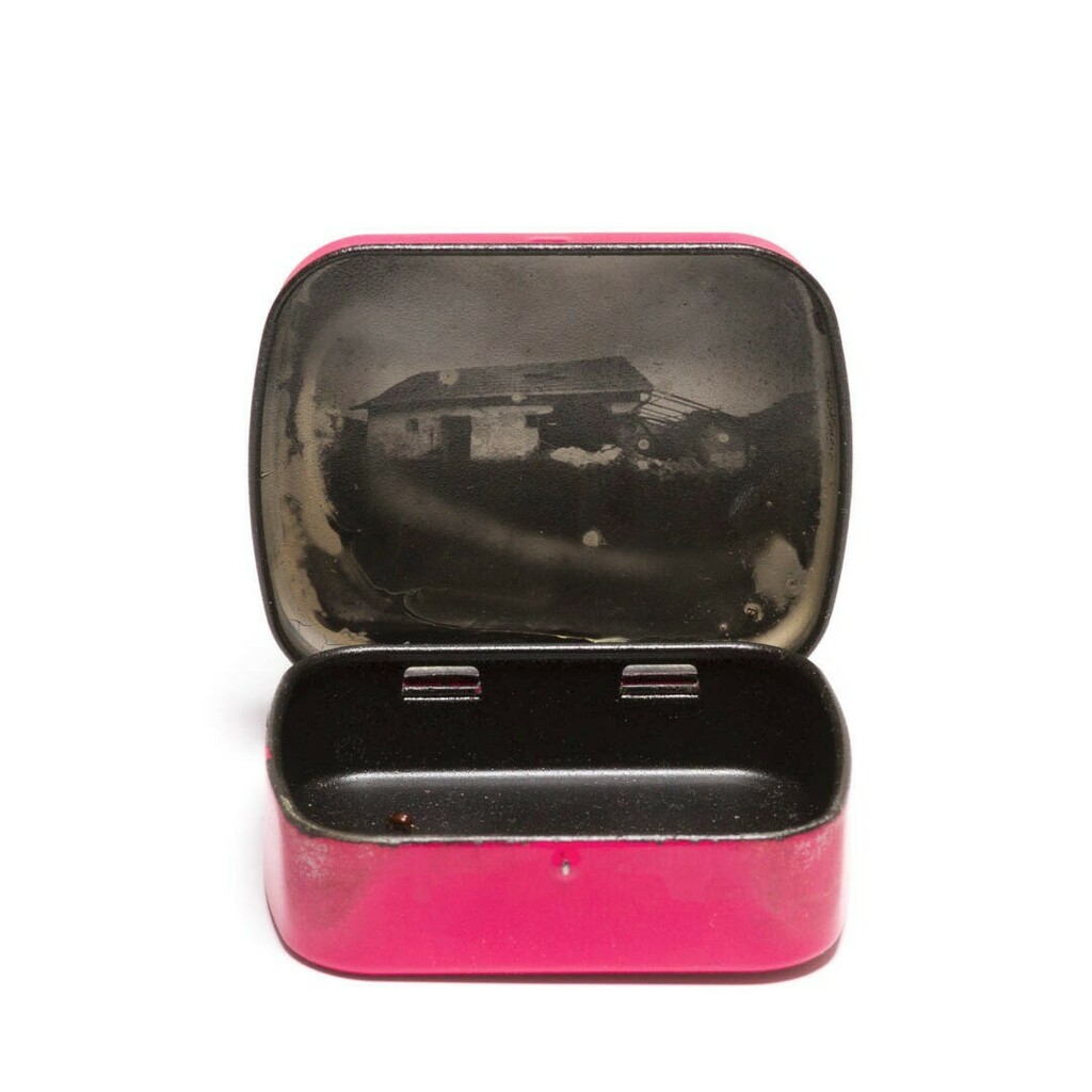 gabor_barath's tweet photo. #candycam - #tintype image in a candy box used as a #pinholecamera. #pinhole #pinholephotography #wetplate #wetplatecollodion #collodion #collodionprocess https://t.co/DdHAUj5qJL