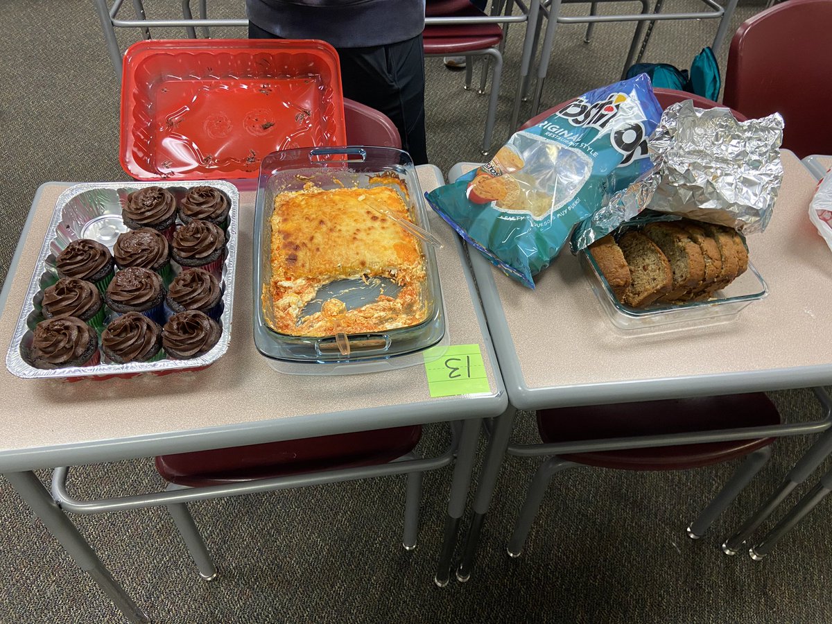 w_oseguera's tweet photo. 5th Period Cooking in Calculus to go with the Board Games. These kids are going to make gain 10 pounds. #calculusfun #yummymath @HumbleISD_SCHS @Humble_2ndMath https://t.co/wEOs8lyiKg