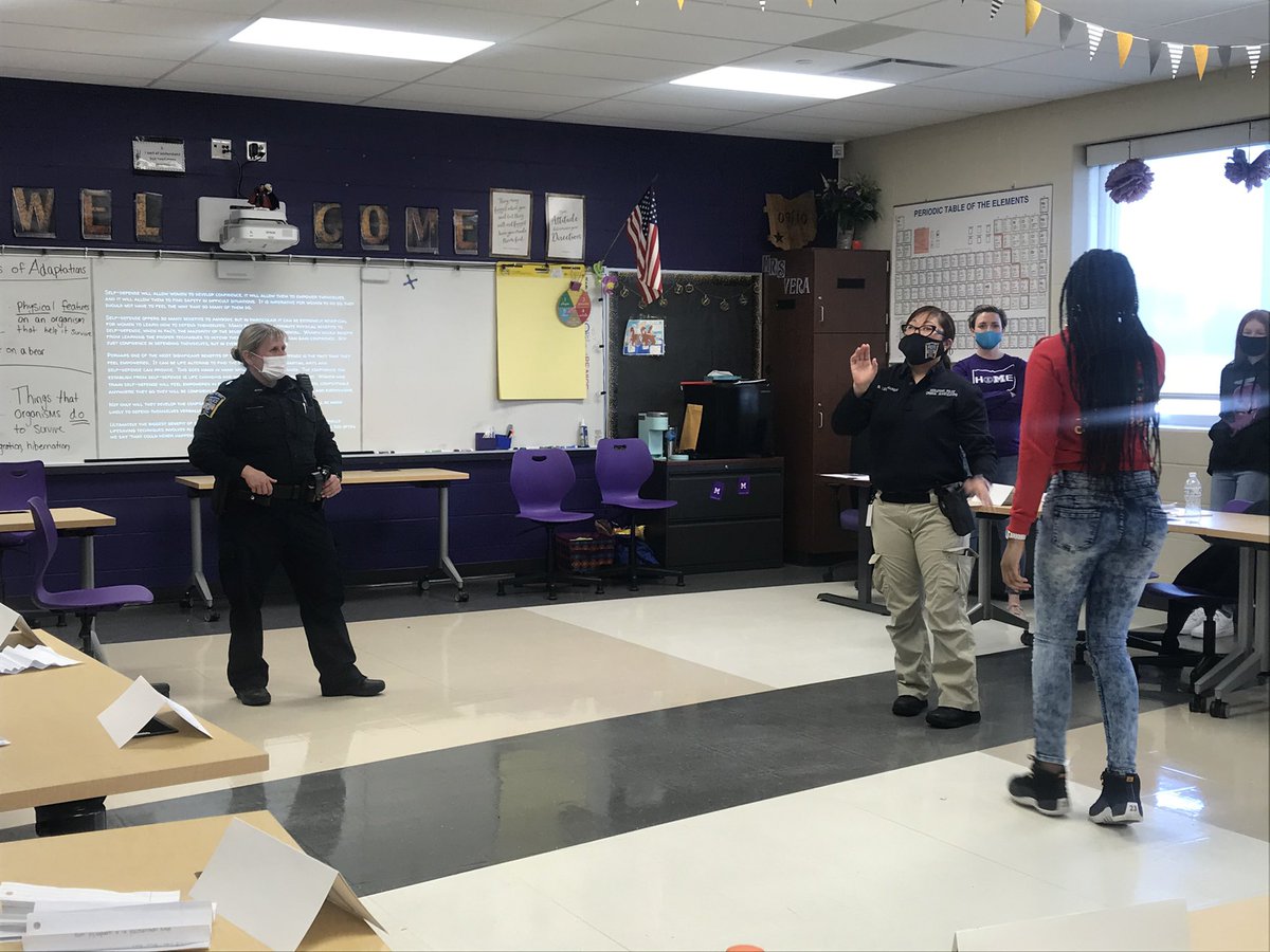 Thank you to <a href="/MPDOhio/">Middletown Division of Police</a>’s Officer Owens and Detective French for teaching our girls important lessons about safety and personal defense! #middierising <a href="/MiddletownOH/">Middletown City Schools</a>