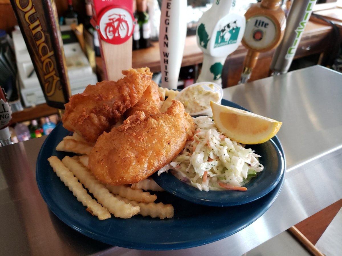 madison_mag's tweet photo. It's Fish Fry Friday (more like Fri-YAY) 🎉

Where do you get your favorite takeout fish fry?

Photo from Blue Moon Bar &amp; Grill https://t.co/3VpAdQJ1j1