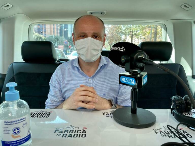 📻Esta semana he tenido una entrevista muy especial en la #RadioVan de @Apiedecalle con <a href="/PacoCremades/">Paco Cremades 🎧</a> y <a href="/analavao/">analavao</a> para hablar sobre <a href="/LasNavesCOLLAB/">Col·lab</a> , #MissionsValència y un montón de cosas más (y tb sobre nuestra #ConvocatoriaCollab)😀
plazaradio.valenciaplaza.com/a-pie-de-calle…