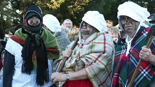 welshbollocks's tweet photo. From an "English tourists visiting Wales" Facebook page. Apparently they think this will help them blend in with the locals when they visit Benleck, Abbasock and Dollygalloo https://t.co/5HjP047VSA https://t.co/YGPo9sHJV0