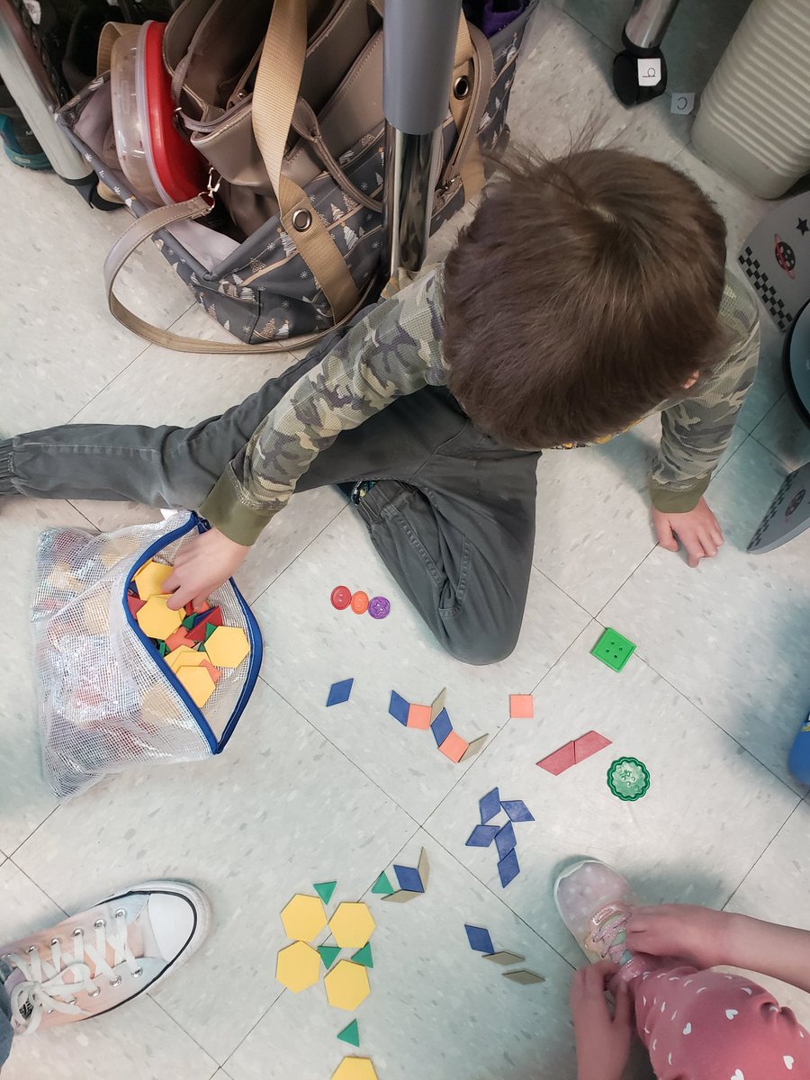 MHVKindergarten's tweet image. Patterns!! 🙂🙃🙂🙃🙂🙃 @MillsHaven @eips #partnermath