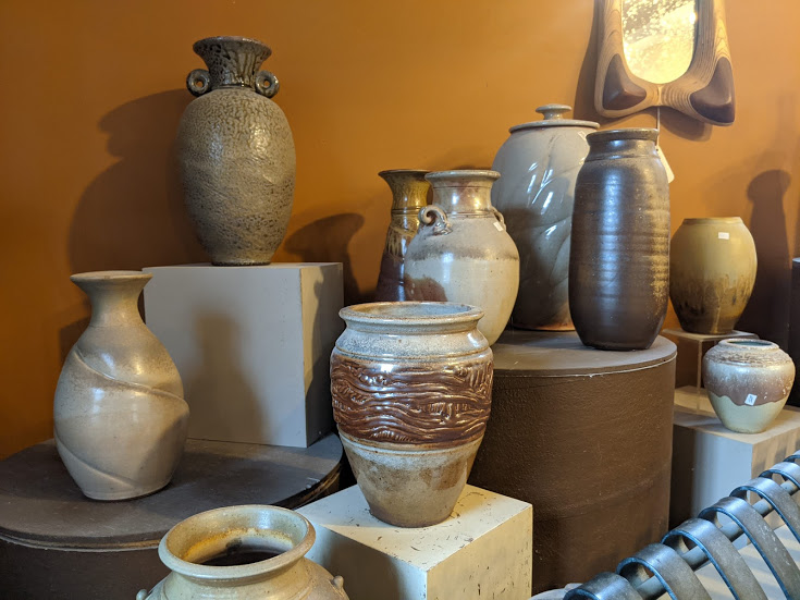 SeagrovePotters's tweet photo. Dirtworks Pottery is Celebrating 38 years this month!!
Special events:
Planters and Pots Sale March 13, 2021 10 am to 5pm
Birthday Celebration - March 20 2021 - 10am -5pm
Deep Discounts on all Dirtworks pottery!
1226 NC Hwy 705 Seagrove, NC 27341 https://t.co/PbdYoDHft4