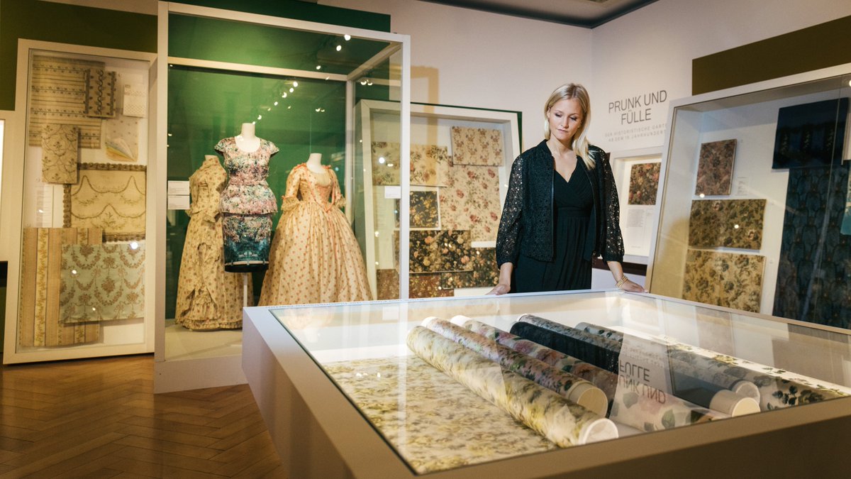 STMediaCH's tweet image. Die schönsten Seiten der Textilstadt St.Gallen entdecken! Der Textilweg führt zu herausragenden Textilgebäuden in der Innenstadt! Sie erfahren Spannendes zur Geschichte, Architektur und heutigen Nutzung der Gebäude!
@sgbtourismus @sanktgallen 
bit.ly/30Qyj2J