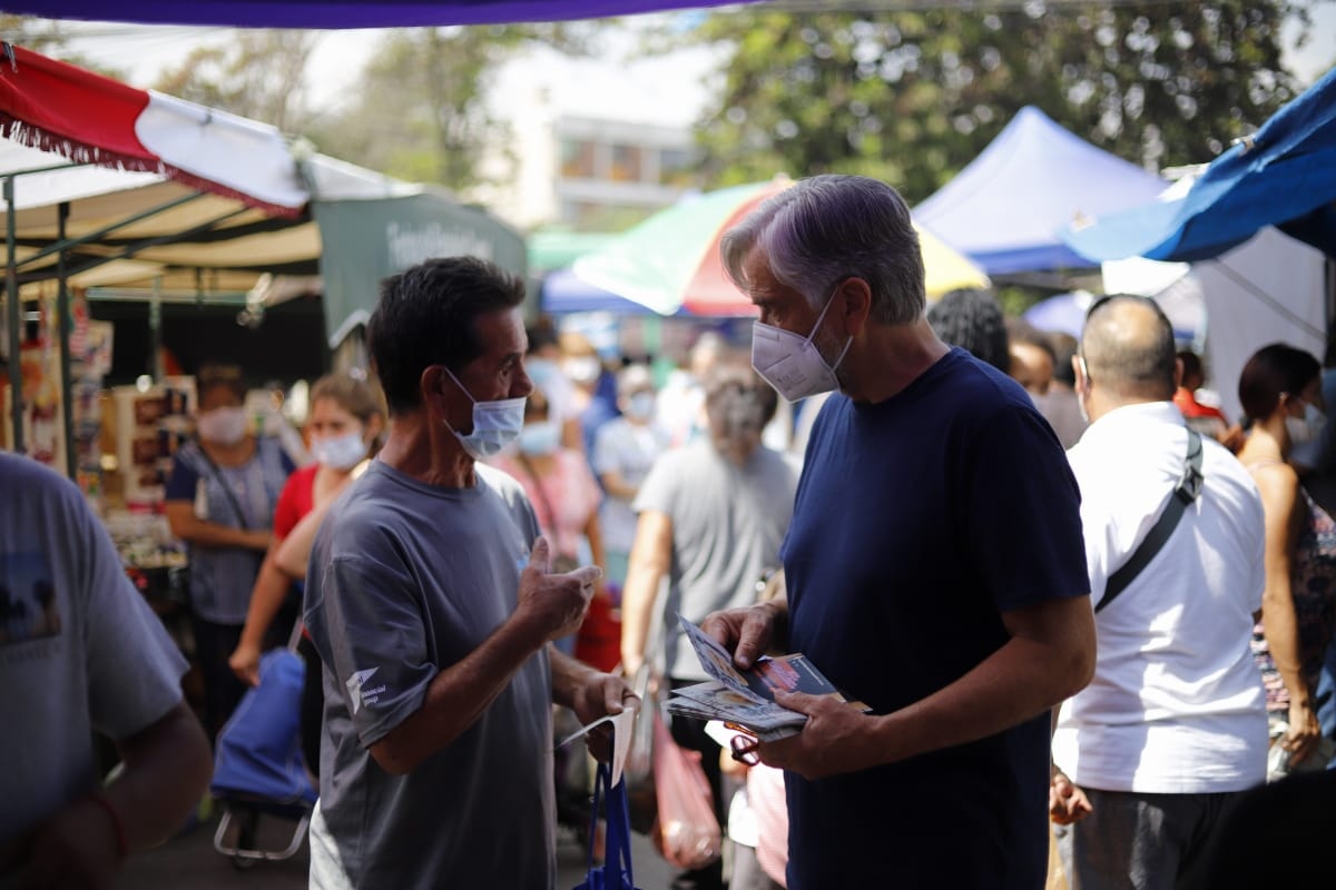 PanchoReyesMor's tweet image. #ElPoderdelasComunidades 🤝
Hoy estuvimos recorriendo las ferias de San José y Curacaví en #EstaciónCentral conversando con vecinas y vecinos sobre sus ideas, reflexiones y dudas sobre la Nueva Constitución.

¡Muchas gracias por el ánimo a construir un Chile más justo!