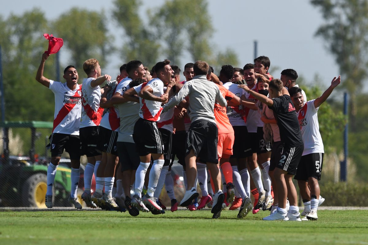 RiverPlate's tweet photo. Una mañana feliz. 🤜❤️🤛
#Reserva https://t.co/kC2jVDJPd9