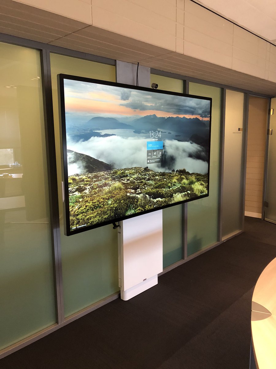 Mooi klusje voor de vrijdag: oplevering van <a href="/micosoft/">Mike Soft</a> #SurfaceHub 2S 85” op een bijzonder rustige klantlocatie. Klaar voor de terugkeer naar kantoor #HybrideWerken
