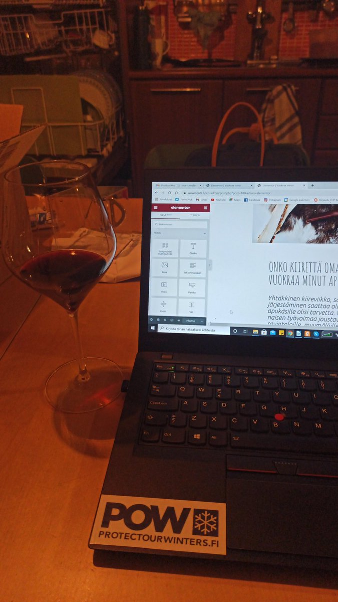 marttuli's tweet photo. Mitäpä sitä muuta perjantai-iltana kun viilais nettisivuja valmiiksi. https://t.co/pL5RmfLu5C