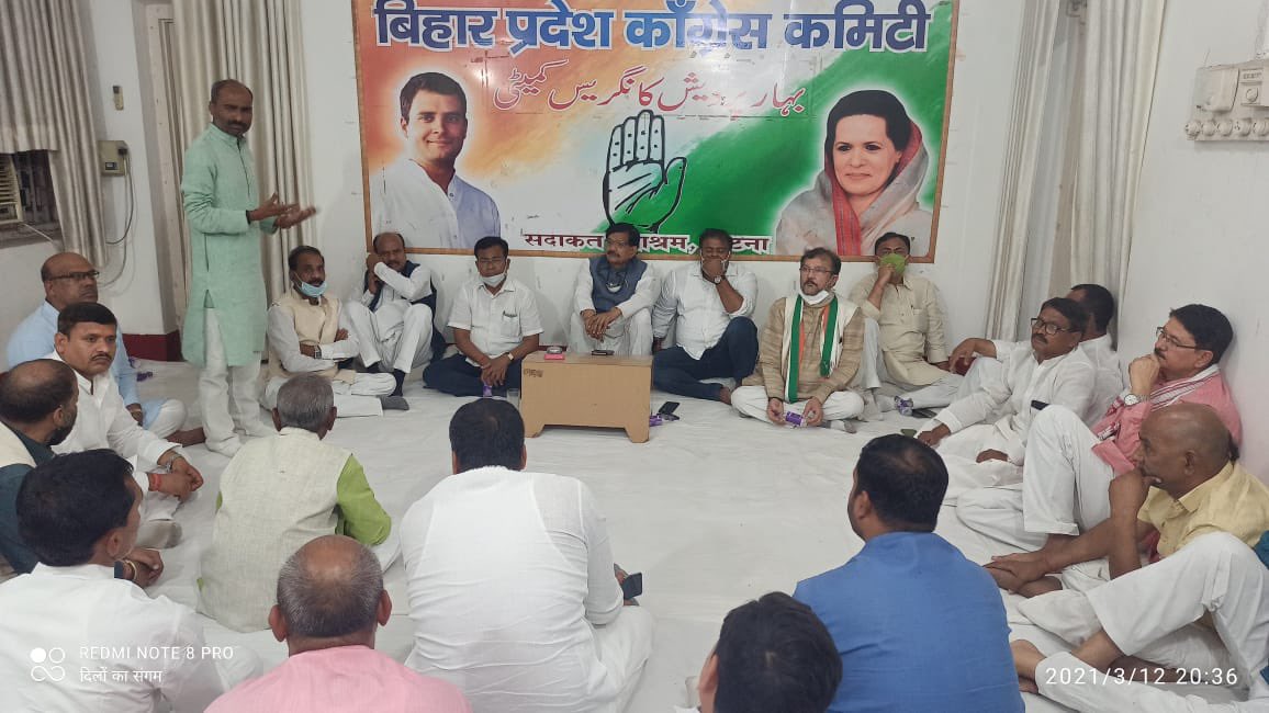 आज देर रात तक <a href="/NSUIBihar/">NSUI Bihar</a> <a href="/IYCBihar/">Bihar Youth Congress</a> के साथियों के साथ <a href="/INCBihar/">Bihar Congress</a> की भविष्य में कार्ययोजना को लेकर अपने विचार व्यक्त किया!बैठक के आयोजन हेतु @BHAKTACHARANDAS <a href="/DrMadanMohanJha/">Dr. Madan Mohan Jha</a> का दिल से आभार ! <a href="/PremChandraMis2/">Prem Chandra Mishra</a> <a href="/DrSamirKrSingh/">Dr. Samir Kumar Singh</a> <a href="/chandanjnu/">Chandan Yadav</a> @KumarAshish_INC