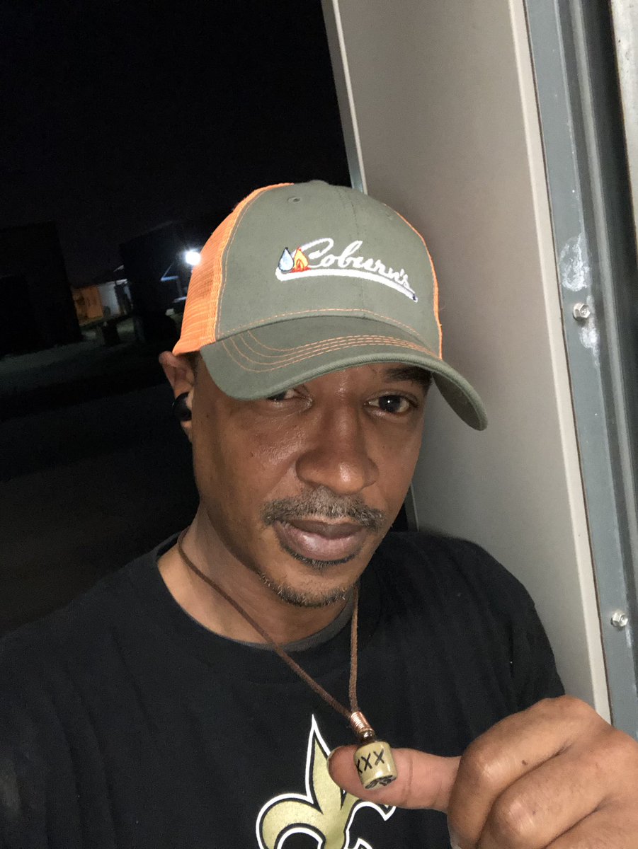DistillerLandry's tweet photo. Much thanks to my bro Big Steve for the gift. It’s perfect for a moonshiner and I gotta represent! #Moonshiners #DiscoveryChannel #MasterDistiller #MagillaEntertainment #BayouShiners #Louisiana #ShakingThingsUp #CountryBoy https://t.co/JwMBW5puBg