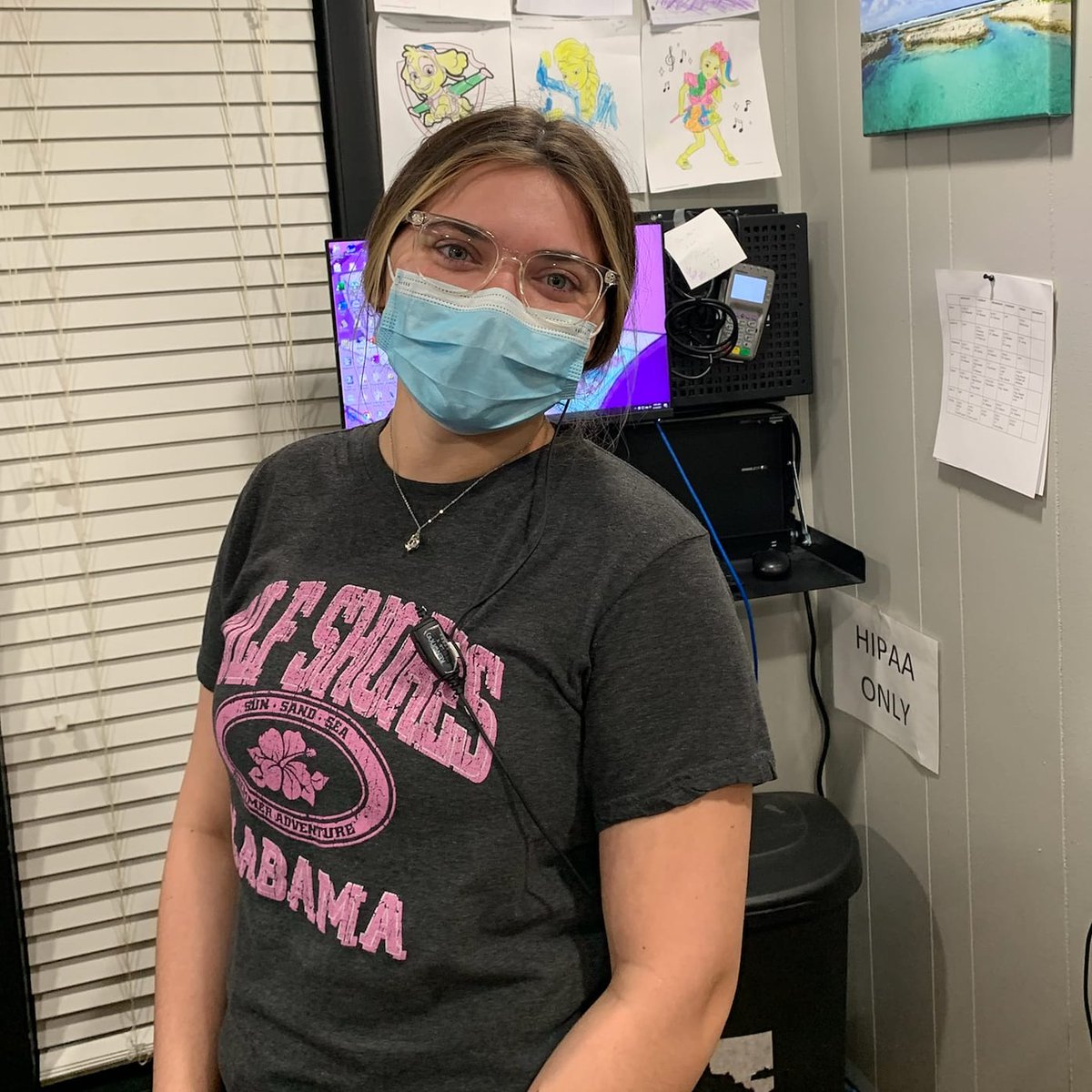 ftfdental's tweet photo. Say happy Friday to Elexis, our hygiene assistant! Elexis is a great asset to our team. Her favorite pastime is kayaking. Thanks for being a part of FTF Dental, Elexis! Our assistants rock!!
#DentalAssistant #DentalAssistantsWeek #BestStaffEver #OurTeamRocks #WeLoveOurStaff https://t.co/b5w8U8lWyv