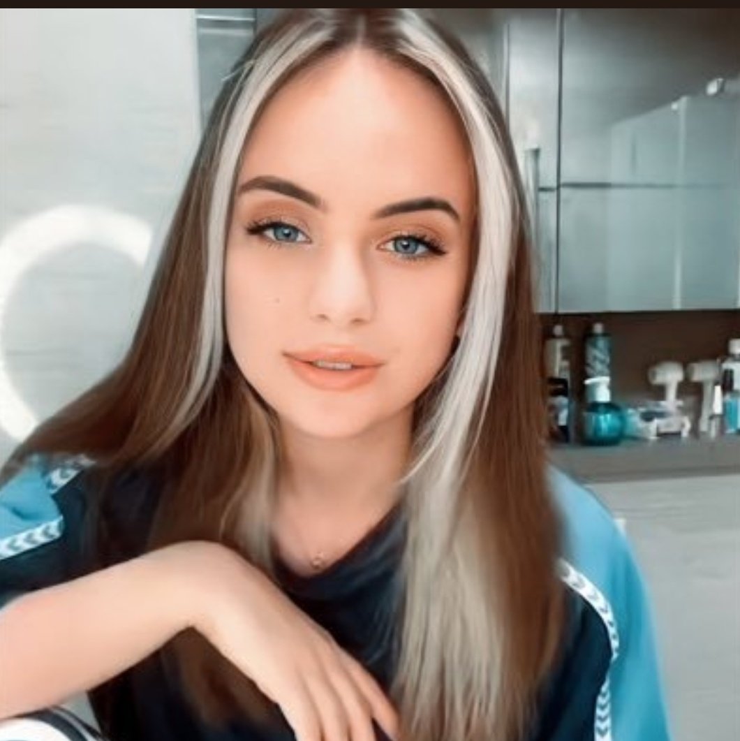 Cemresolmazzz_'s tweet image. #YeniProfilResmi