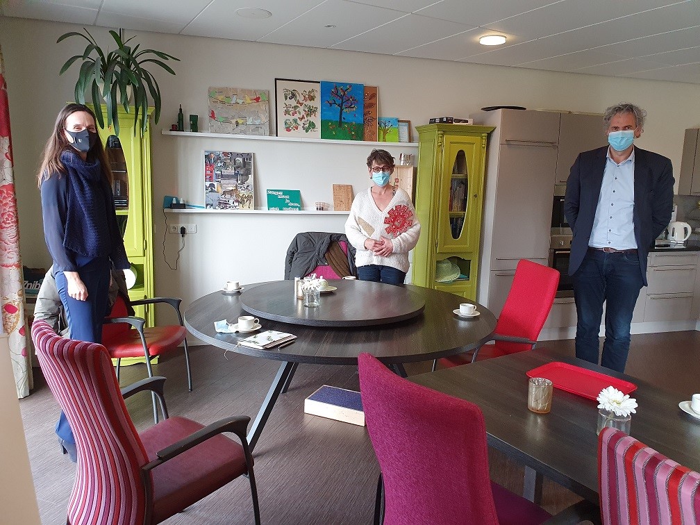 PvdA bezoekt Het Hooge Heem en Dörpstuun Grootegast

Fractievoorzitter Rianne Vos, in gesprek met directeur Klaas Lindeboom van Het Hooge Heem en initiatiefnemer Dörpstuun &amp; Ciska Bos.

Lees het volledige verhaal op:
facebook.com/PvdAWesterkwar…