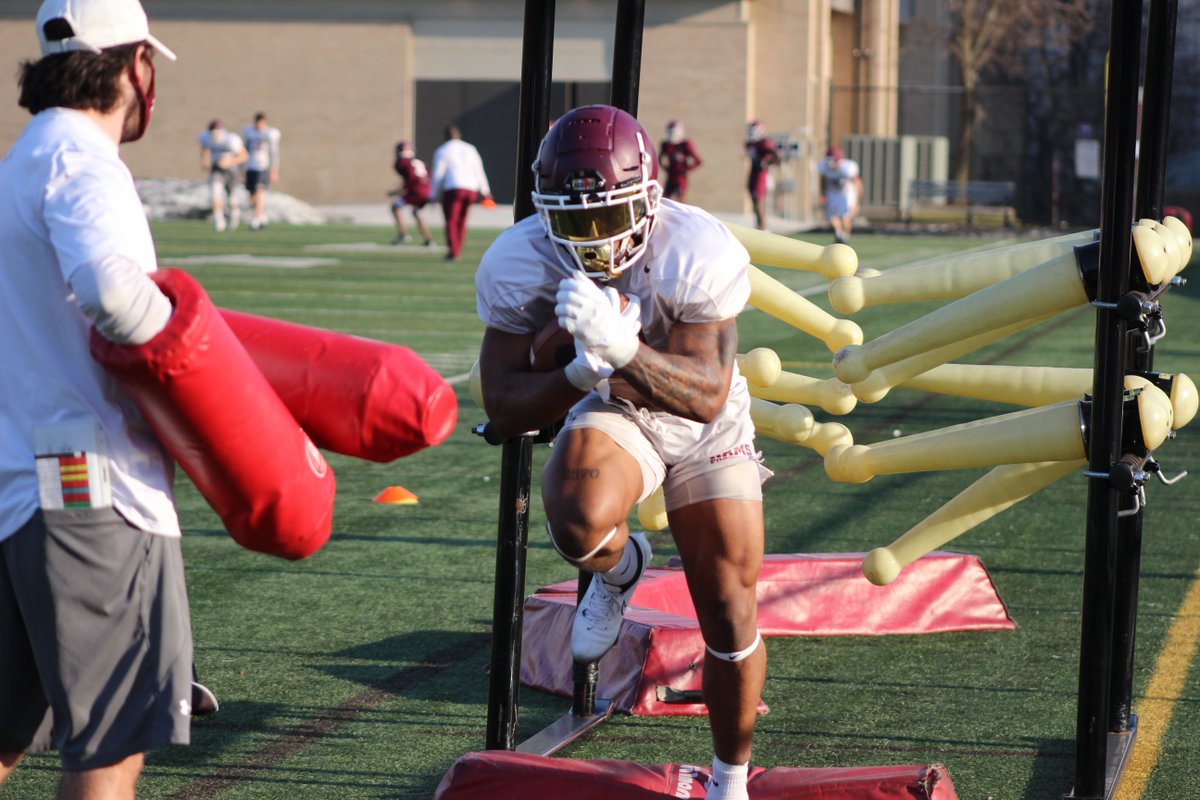 FORDHAMFOOTBALL's tweet photo. The RAMILY took advantage of another beautiful day in the Bronx and grew as a team! Let's have another great one heading into the weekend. #RAMILY #BronxAtti22ude https://t.co/lOkWLpxvup