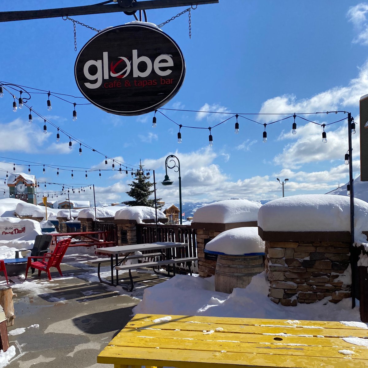 BigWhite's tweet photo. Enjoy the sunshine on one of our patios this weekend! Check out our local deals.
 https://t.co/ZBdu36JM7o

#SkiBigWhite
#DineBigWhite https://t.co/g1xaoSCAxv