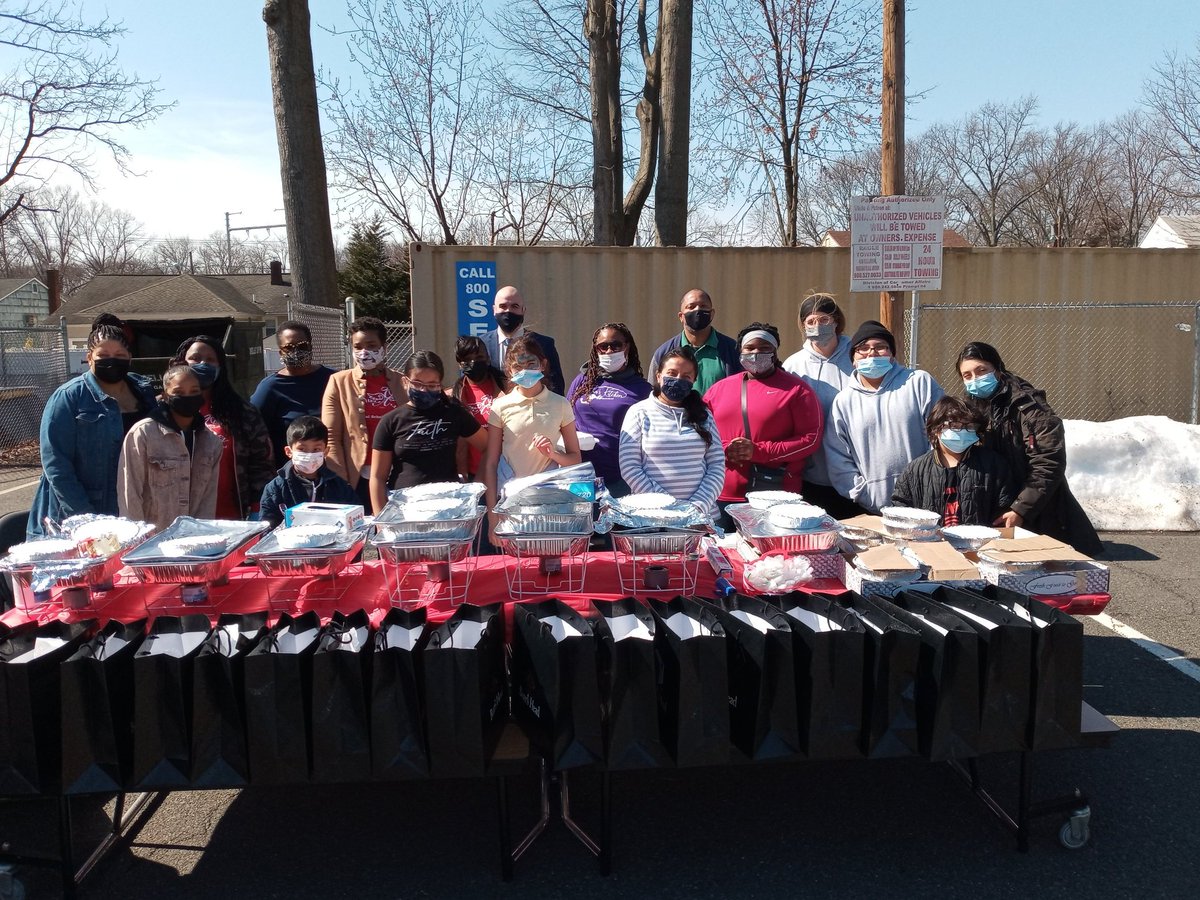 LVM_Roselle's tweet photo. LVM's Generation On along with parents, teachers and administrators worked together to make the food and clothing drive a major success! Awesome job #WhyLVM https://t.co/o41WOuwIOk