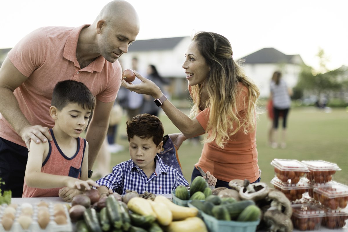 lnlifeproject's tweet photo. March is National Nutrition Month, so we're going to help you kick those quarantine bad eating habits and get you back on track to helping you live a healthier lifestyle one bite at a time. #NationalNutritionMonth #lakenonalifeproject #lakenona https://t.co/mVAP7EbekL