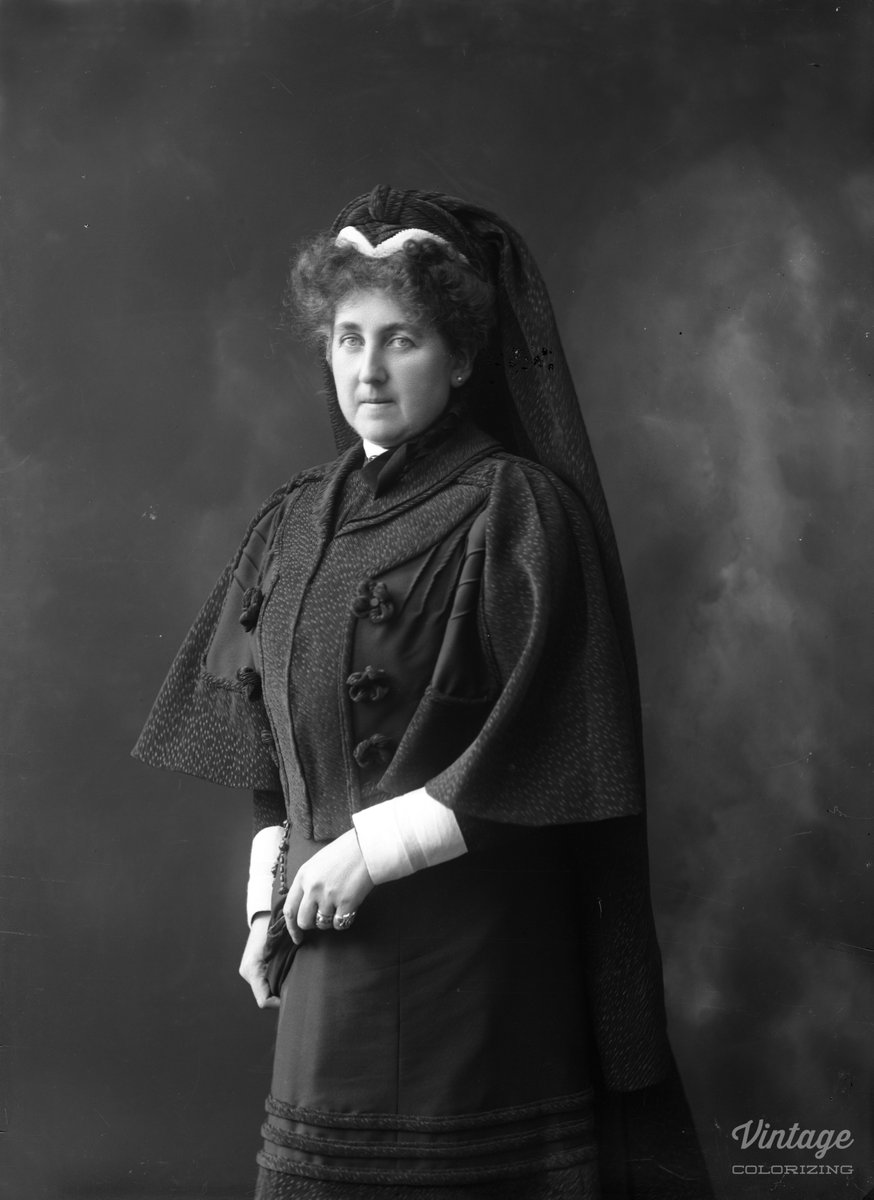 Colorizer2's tweet image. Portret van Cécile Johanna van Eys - barones d&apos; Hangest d&apos; Yvoy, uit 1909. De barones ging er eens goed voor staan.

#geschiedenis #historie #barones #adel #vroeger #Utrecht #langgeleden #toen #ingekleurd #vintagecolorizing

Zie vintagecolorizing.com