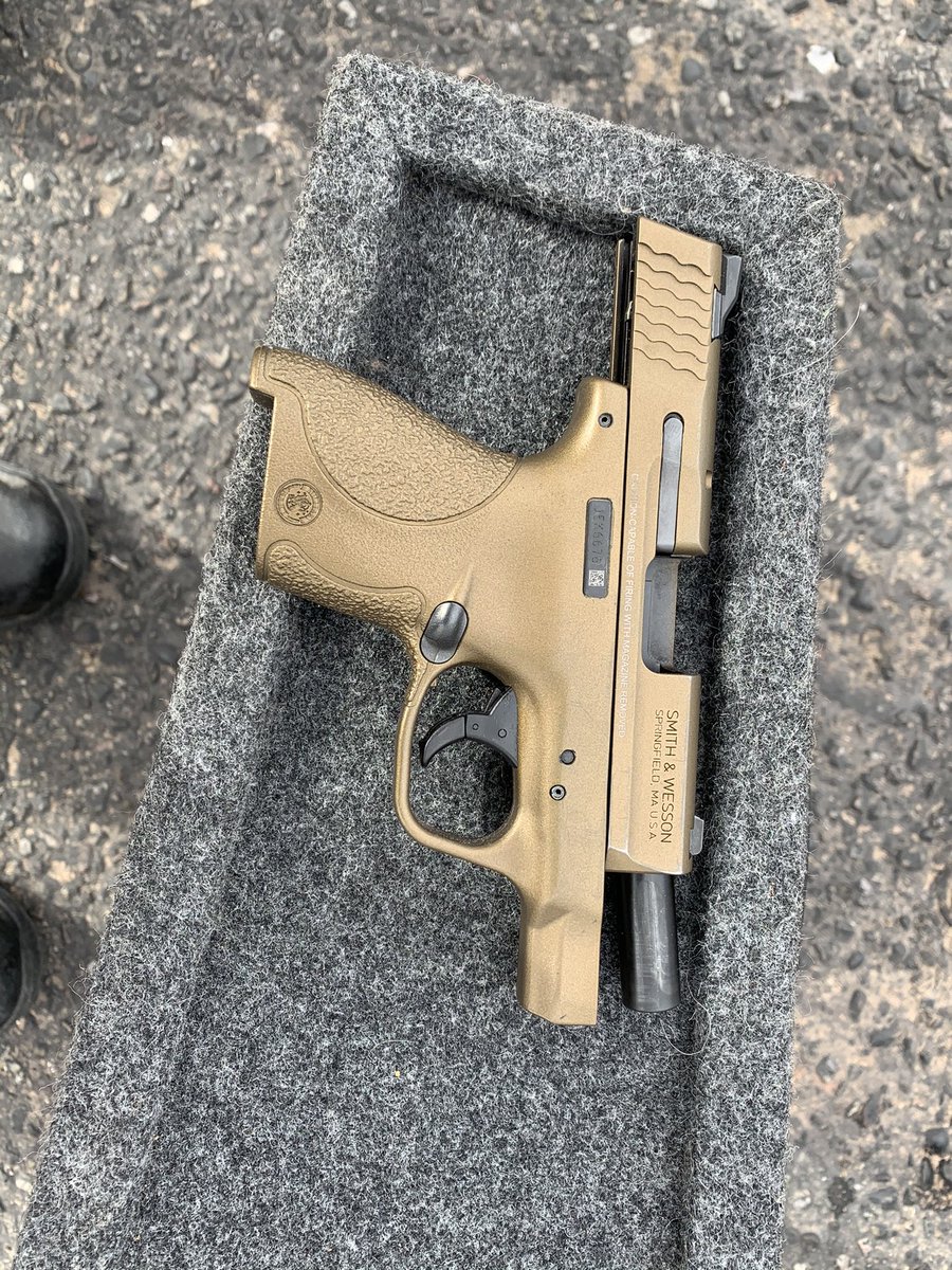 OSICriminalDiv's tweet photo. @OSICriminalDiv is working everyday to service our citizens, with @ABQPOLICE assistance we arrested this guy with a stolen truck, he is a convicted felon and was caught with a gun and is on federal probation and had an active arrest warrant.  He will be off the streets for now!! https://t.co/XoZTcSpvQl