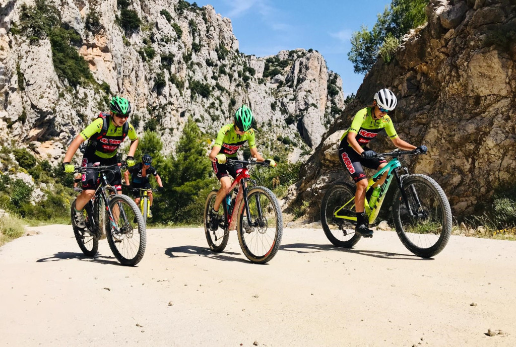 El #OpenEspañaXCOCofidis21 arranca en #Valladolid con numerosos alicantinos en la línea de salida. #mundobikegobikteam <a href="/CyclicTeam/">TEAM CYCLIC</a> <a href="/VictorSelles/">Víctor Sellés</a> <a href="/vicent_zaragoza/">Vicent Zaragoza</a> <a href="/rauulmiira_/">Raulet😼</a>
<a href="/mundobike/">Mundo Bike</a> <a href="/selenaamaza/">SELENA💥</a>
<a href="/vaniaaricoo/">vania</a> <a href="/Amparo_Chapa/">Amparo Chapa</a>
 alicanteconelplatogrande.com/2021/03/12/el-…