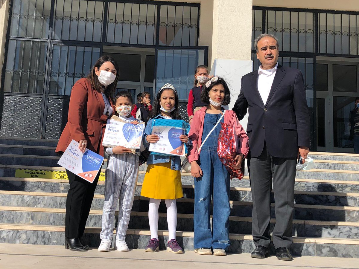 SevimSaglam18's tweet photo. Turkiye Zekâ Vakfi Zeka oyunlari sampiyonasi Akdeniz Bölgesi birincisi olarak bugun duzenlenen torende basari belgelerini ve hediyelerini alan küçük kahramanlarim, hedefimiz Türkiye finalleri 🙏 @mesutcerko @kemalkarahan2 @ZekaVakfi @hataymem @smailBayrakdar9 @ziyaselcuk @tcmeb https://t.co/az9RAU1l9C