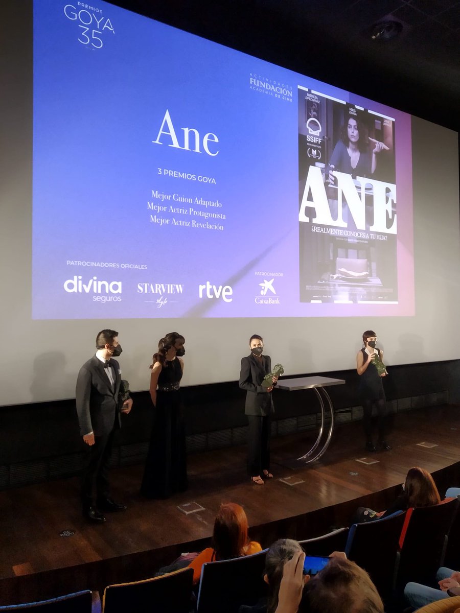 Academiadecine's tweet photo. El equipo de Ane recoge los #Goya2021 a Mejor Guion Adaptado, Mejor Actriz Protagonista y Mejor Actriz Revelación. https://t.co/S6bYuZcb5j