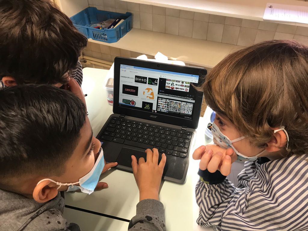 vedrunacent's tweet photo. Els nens i nenes de 2n estem avançant en la Veu Kids. Estem il.lusionats i, sigui com sigui, ho farem!!! #2PRIMSSCC https://t.co/tmaSCLTWu0