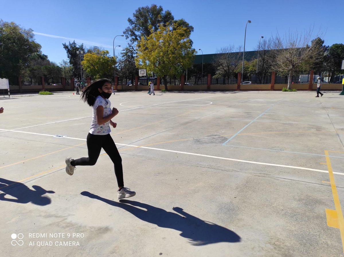 ceippazyamistad's tweet photo. Día especial en nuestro cole. Este año,otra experiencia pero, llena de ilusión y ganas. Como siempre organización perfecta de la mano de @AsocEntreAmigos en la XI Carrera Popular "Victoria Domínguez". Las caras de nuestros niños y niñas hablan por si solas!!Gracias!! https://t.co/vCN3GE0gBA