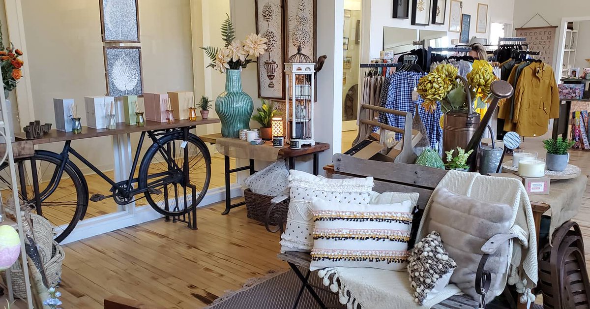 In need of retail therapy? We've got you covered! 👋😁

#hawleypa #hawleysilkmill #discovernepa #retailtherapy #poconomtns #poconos #shoplocal #shopsmall #SettlersHospitality #homedecor #candles #clothing