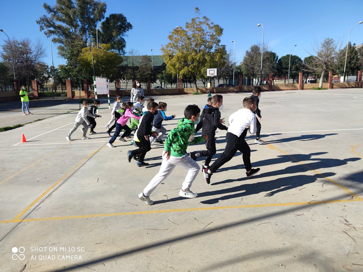 ceippazyamistad's tweet photo. Día especial en nuestro cole. Este año,otra experiencia pero, llena de ilusión y ganas. Como siempre organización perfecta de la mano de @AsocEntreAmigos en la XI Carrera Popular "Victoria Domínguez". Las caras de nuestros niños y niñas hablan por si solas!!Gracias!! https://t.co/vCN3GE0gBA