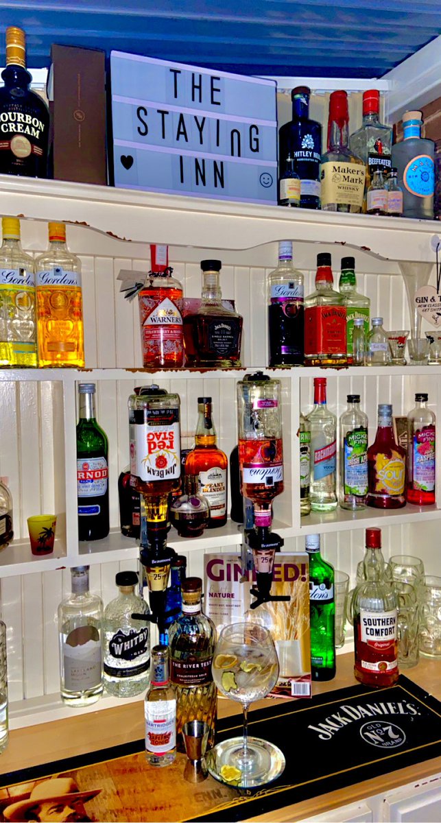 TawnyOwl84's tweet image. @craftginclub #craftginclub #ginofthemonth #march @TestDistillery @Hartridges #ginstagram Love this months perfect G&amp;amp;T. Not usually a fan of tonic but here is another that the gin club has had me liking so much! #TheStayingInn not quite the new going out tho 🤪