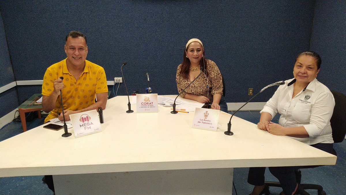 DacsDifusion's tweet photo. En cabina, la directora Mirian Carolina Martinez López asiste hoy a una entrevista en el programa "Al Medio Día" de la "Mega 94.9 FM" y la "1230 AM, La Radio de Tabasco", con los conductores @Margaritalcaraz y @ArturoBolio, sobre el tema "Mujeres al frente de la academia". https://t.co/XEeldfMCJI