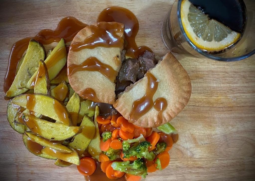 thepieteam's tweet photo. Order your HMC approved halal pies now! Feast your pies on these amazing flavours:

Chicken and Mushroom 
Steak 
Meat &amp; Potato 
Mince &amp; Onion
Chicken Tikka 
Cheese &amp; Onion 
Butter

Contact us on 07506594822 to order yours now.

Piece out!😉 https://t.co/3WCqPT6FPH