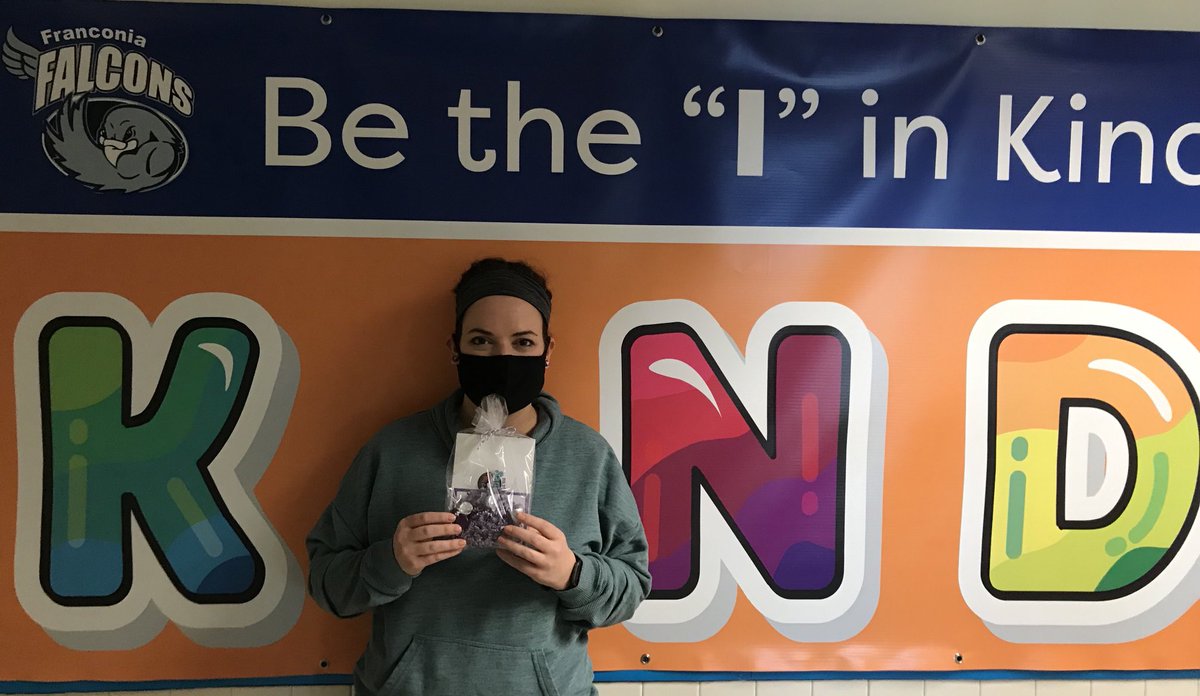 One year after the pandemic closed our schools, our amazing faculty and staff are helping students thrive! ⁦@IndianValley_EF⁩ showed its gratitude today by distributing gift cards to staff!💕❤️