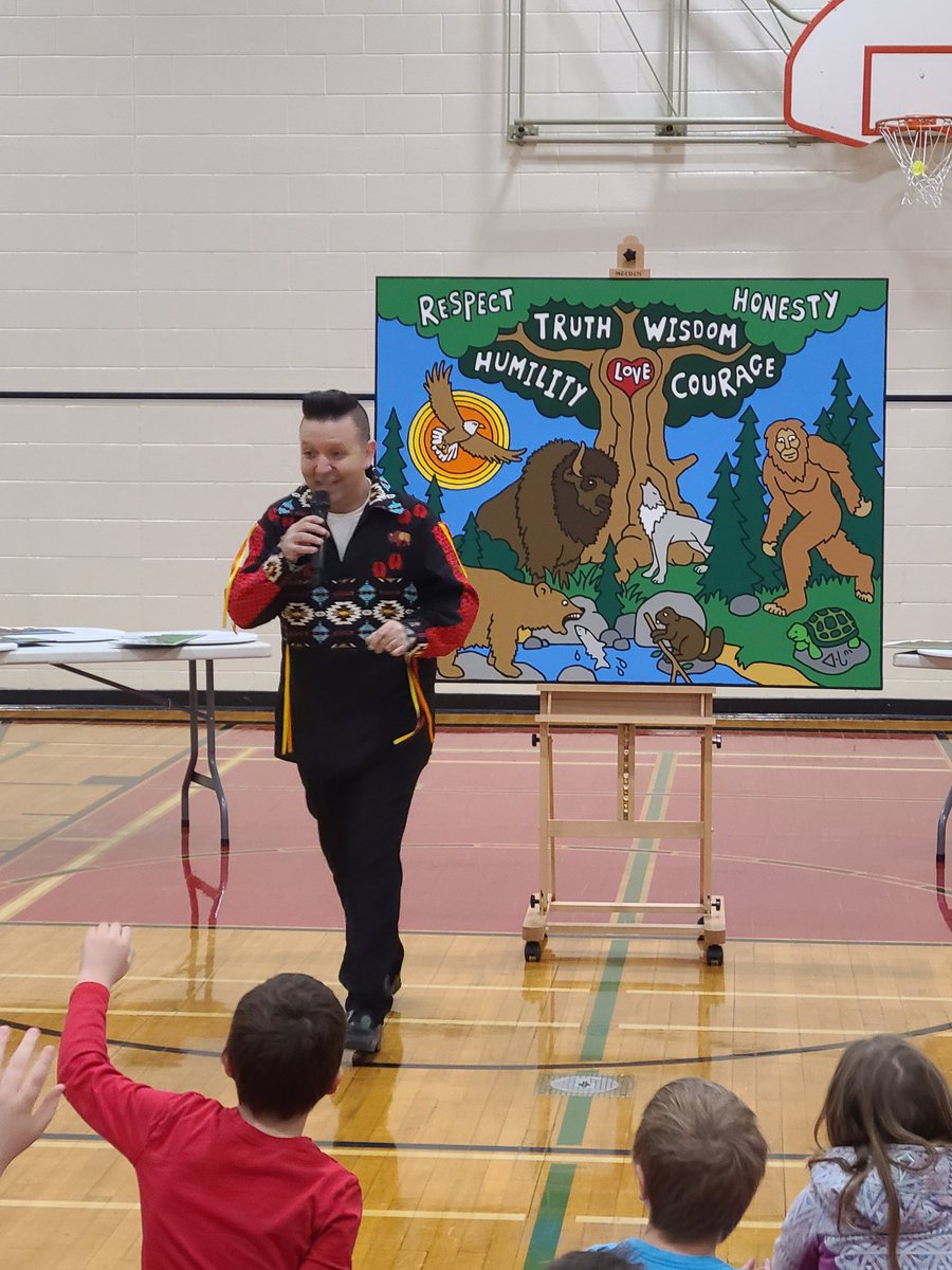 ASLittle1's tweet image. What an amazing visit and beautiful 😍 art work that will adorn our school.