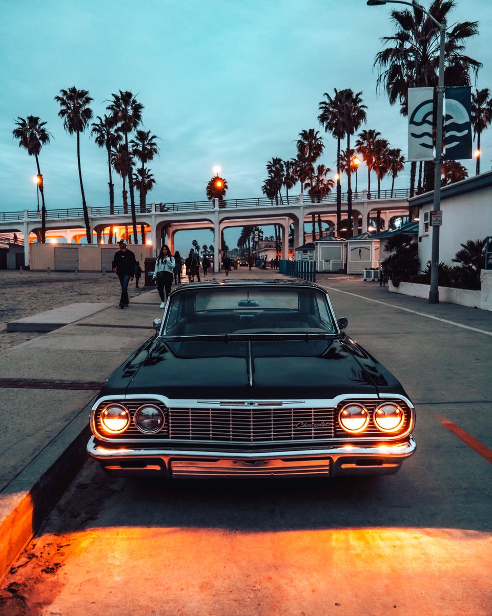 MiaGonzilla's tweet photo. Chevy Impala by the Beach https://t.co/AK6zv0Te1t