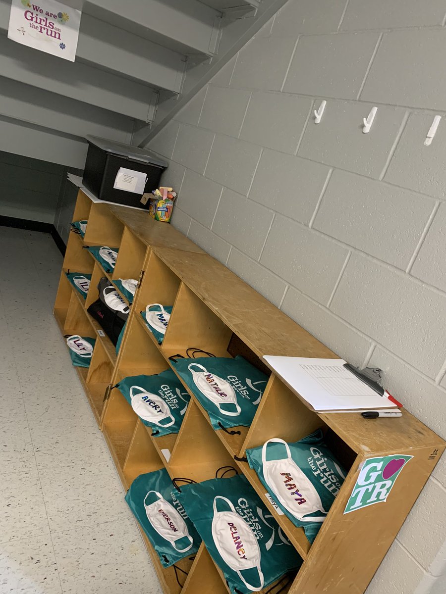MandyMunich's tweet photo. Who is ready to start the spring season of @gotrcincinnati?! @TME_tigers are!! 🙋‍♀️                             I cannot wait for these 12 #TMGenius girls to get started on their paths to becoming strong, confident leaders! 💪💜🏃‍♀️ https://t.co/yzJjQIL7EB