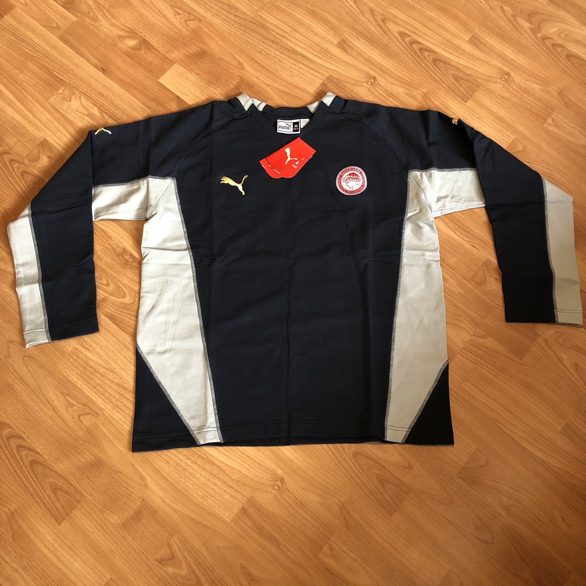 TFSHub_'s tweet photo. 💥💥 GIVEAWAY 💥💥

I’m currently holding a giveaway over on my Instagram @thefootballshirthub 

The item being given away is an Olympiakos Sweatshirt BNIB from 2006/2007

Head over to my insta to find out how to enter https://t.co/SKCej4CQdz