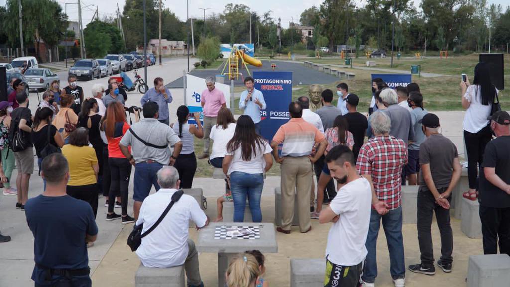 waltercarusso's tweet photo. El tsunami Posse ahora se instaló en la Tercera Sección Electoral! Visitamos Almirante Brown y Ezeiza. Estamos ganando el Conurbano y la Provincia!! #ucr #lista14 #cambio #renovacion #distinto #possepresidente https://t.co/50E4iiwzY4