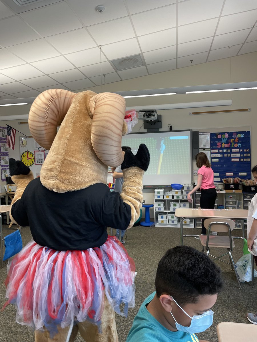 cspivey24's tweet photo. We had an awesome visitor join our Friday Dance Party 💃🎉 #GoRMSRams https://t.co/SJRSmdYzZf