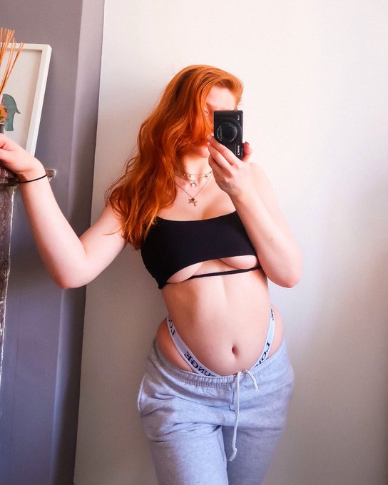 Watch Imogen Lucie's leaked NSFW photo on TwXstars