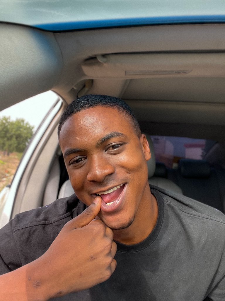 Dehkunle's tweet photo. Car selfies ft @organicbykiki skin care,I go soon fresh finish I just need  Yankee weather 😂 https://t.co/hIIJ9H0sqH