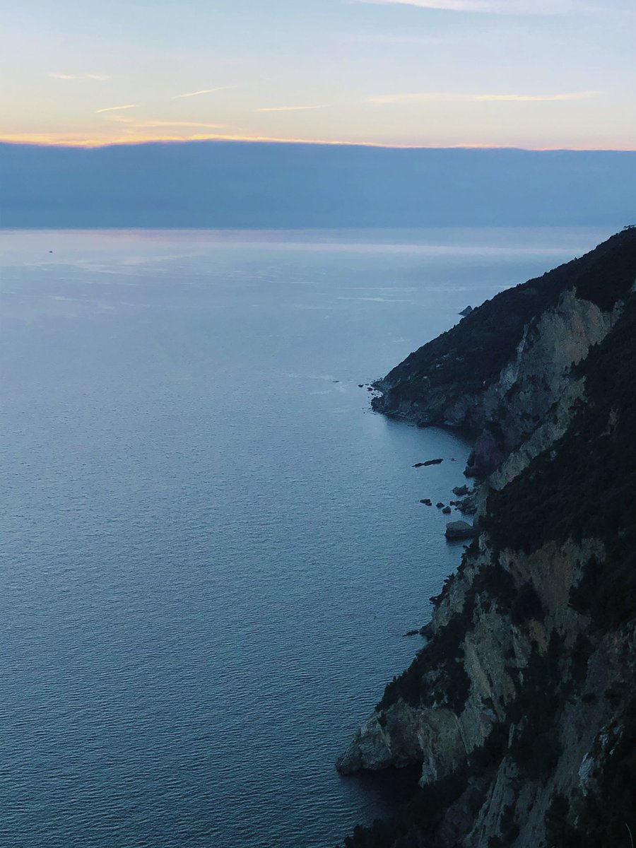 ka___mermaid's tweet photo. •𝘖𝘨𝘯𝘪 𝘷𝘰𝘭𝘵𝘢 𝘳𝘦𝘴𝘵𝘰 𝘴𝘦𝘯𝘻𝘢 𝘧𝘪𝘢𝘵𝘰 •
⛰🌊☀️

#lamialiguria #theligurians #liguria #myland #myhome #mare #sea #muzzerone #saltodellasuocera https://t.co/JLyAYK8end