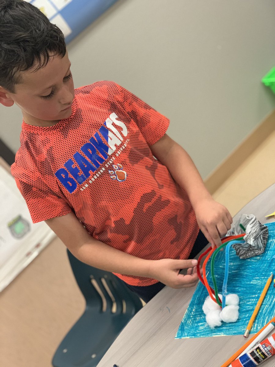 douglass_class's tweet photo. We read “The Leprechaun That Lost His Rainbow”.... Roy G Biv needs help building a rainbow, so he can find his lost pot of gold and these kids delivered! 
#STEAMatStribling https://t.co/q7LN1MoXpB